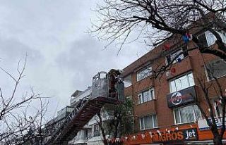 Kadıköy’de 6 katlı binada korkutan yangın