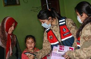 Kadın askerlerden KADES tanıtımı