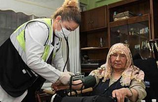 Kadın hastadan sağlık ekibine ‘cümbüşlü’...