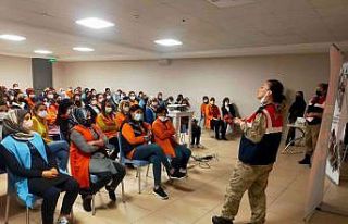 Kadın işçilerine kadın dokunuş