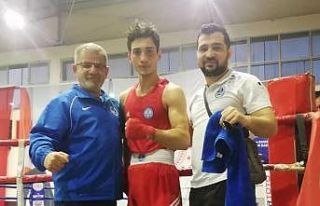 Kağıtspor’un boksörleri başarıyla döndü