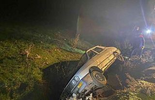 Kahta’da otomobil şarampole devrildi: 3 kişi yaralandı