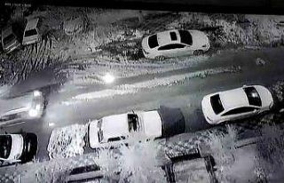 Kaldırımda yürürken bir anda kendini çukurda...