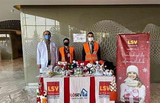 Kanserli çocuklar için stant kurdular