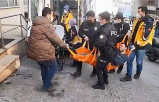 Kapısı kırılarak evine girilen öğretmen baygın...