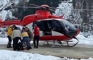 Kar nedeniyle mahsur kalan hasta için hava ambulansı...