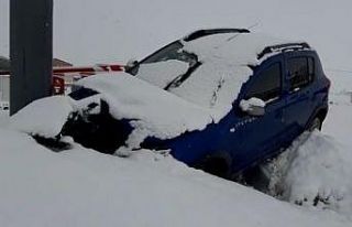 Kar yağışı ve buzlanma kazayı beraberinde getirdi,...