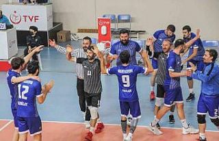 Karacabey Belediyespor voleybolda rakip tanımıyor