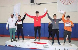 Karaman’da gençler güreş grup müsabakaları...