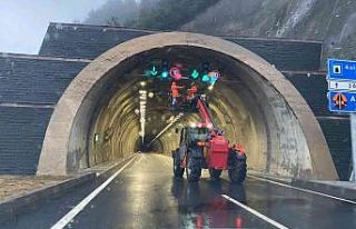 Karayolları ekipleri açılış öncesi çalışmalarını...