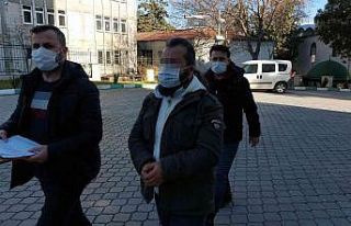 Karısının boğazına bıçak dayayıp boynundaki...