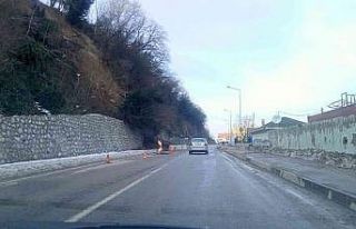 Kastamonu’da eriyen kar heyelana sebep oldu