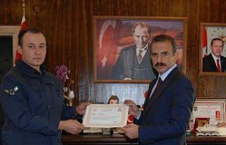 Kaymakam Demirbilek’ten jandarmaya başarı belgesi