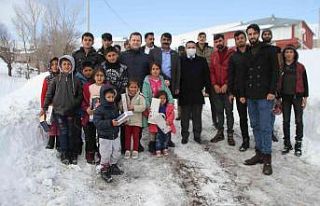 Kaymakam Demirer kar kış demeden köyleri ziyaret...