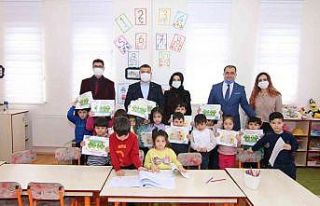 Kaymakam Mehmetbeyoğlu’ndan öğrencilere boyama...