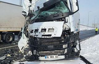 Kayseri’de feci kaza, tır kağıt gibi ezildi