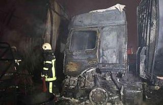 Kayseri’de yangın paniği: 10 dükkan ve 3 tır...