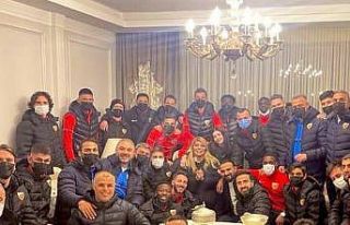 Kayserispor galibiyeti başkana hediye etti