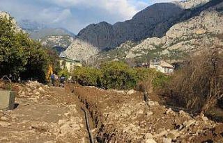 Kemer Kuzdere’de içme suyu hattı çalışması