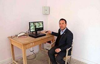 Kendi cebinden mahallesinin bütün giriş ve çıkışlarına...