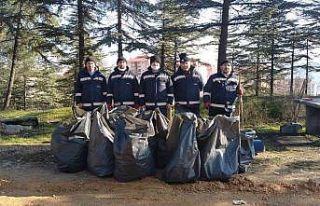 Kent Ormanı’nda bir kamyon çöp topladılar