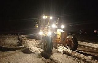 Kepez’den ilçe belediyelere kar temizleme desteği