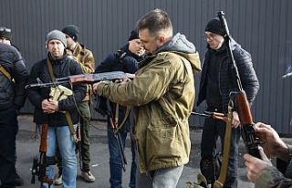 Kiev halkı silahlanıyor