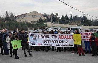 Kılıçla öldürülen gencin yakınları adalet...