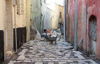 Kilis’in tarihi dar sokakları bazalt taşı döşeniyor