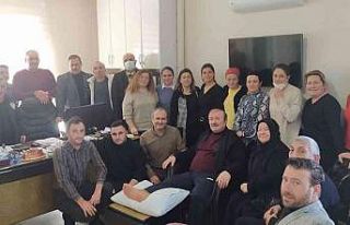 Kırık ayağıyla personelini yalnız bırakmadı