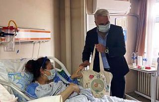 Kızılay’dan annelere sevgi bohçası