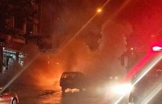 Kontağı çevirdi, otomobil alev alev yandı