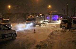 Konya’yı çevre illere bağlayan yollar, tipi nedeniyle...