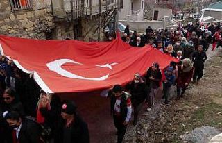 Köylüler 102 yıl önceki "Kurtuluşa Yürüyüşü"nü...