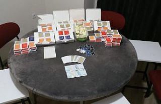 Kumarhaneye çevirdikleri ofiste suçüstü yakalandılar