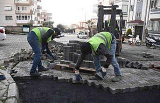 Kuşadası’nda yol yapım çalışmaları devam...