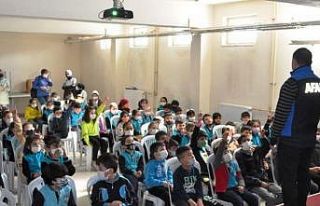 Kütahya’da ilkokul öğretmen ve öğrencilerine...