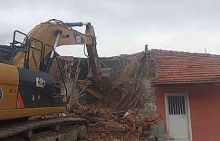 Kütahya’da metruk evler yıkılıyor