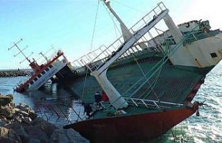 Maltepe Sahilde tehlikeli eğlence: Yan yatan gemi...