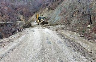 Manavgat’ta şiddetli yağış heyelana sebep oldu