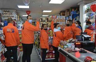 Market çalışanlarından “Kadına şiddete hayır”...