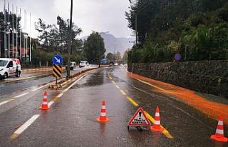 Marmaris-İçmeler karayolunda ulaşım tek şeritten...