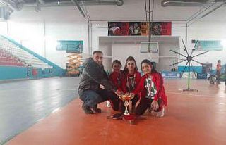 Masa tenisinde Arpaçay 3 Kasım Ortaokulu şampiyon...