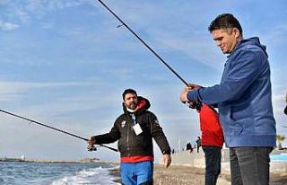 Mavi bayraklı Ağapark’ta oltalar yarıştı