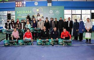 Meram 3. Kort Tenis Kış Turnuvası’nda şampiyonlar...
