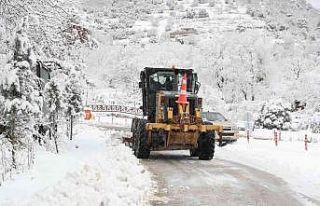 Merkezefendi’de karla mücadele devam ediyor