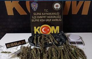 Mersin’de bir araçta 506 gram esrar ele geçirildi