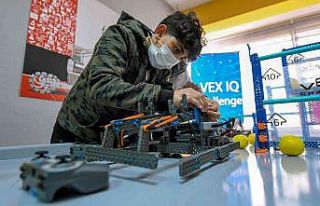 Mersin’de çocuklar robot tasarlıyor