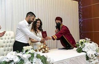 Mersin’de ’Sevgililer Günü’nde nikah yoğunluğu...