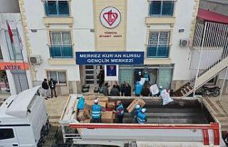 Mersin’den İdlib’e 2 tır yardım